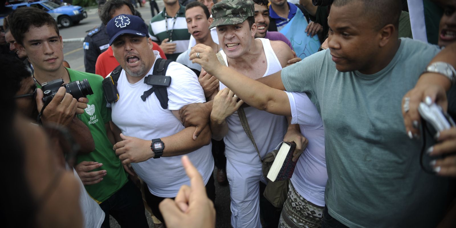 Exército da Venezuela entra em confronto com manifestantes na