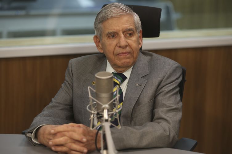 General Augusto Heleno, ministro-chefe do Gabinete de Segurança Institucional é o entrevistado no programa, A Voz do Brasil