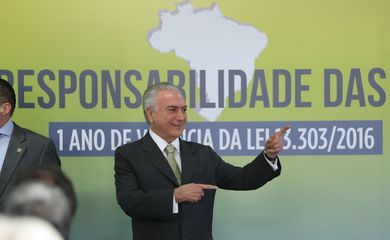 Brasília - O presidente Michel Temer participa da cerimônia comemorativa de um ano da Lei de Responsabilidade das Estatais, no Palácio do Planalto (José Cruz/Agência Brasil)
