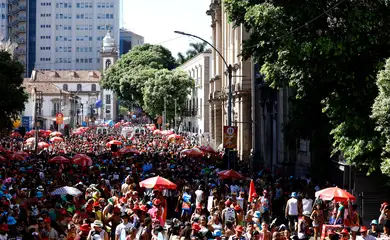 Rio de Janeiro (RJ), 01/03/2025 - Foliões se divertem no 106º desfile do Cordão da Bola Preta, no centro da cidade. Foto: Tânia Rêgo/Agência Brasil