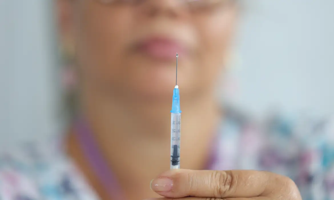 Fabio Rodrigues-Pozzebom/ Agência Brasil Brasília (DF) 17/10/2025 O Dia D nacional de multivacinação, mobilização voltada à atualização da caderneta de crianças e adolescentes menores de 15 anos, no Riacho Fundo II, cidade satéite de Brasília. Foto: Fabio Rodrigues-Pozzebom/ Agência Brasil