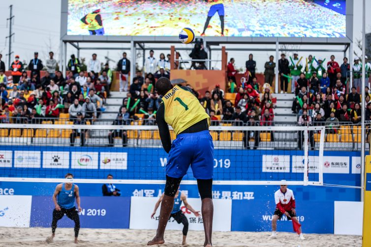 Evandro é ouro no vôlei de praia masculino dos 7º Jogos Mundiais Militares.