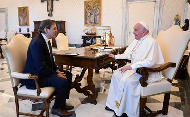 Brasília (DF) 07/06/2024 - Ministro da Fazenda, Fernando Haddad durante encontro com Papa Francisco
Foto: Ministério Fazenda/X