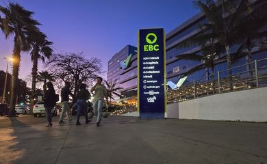 Brasília (DF), 26/04/2024 - Novo Totem da Empresa Brasil de Comunicação, EBC, em frente ao shopping Venâncio em Brasília.  Foto: Rafa Neddermeyer/Agência Brasil