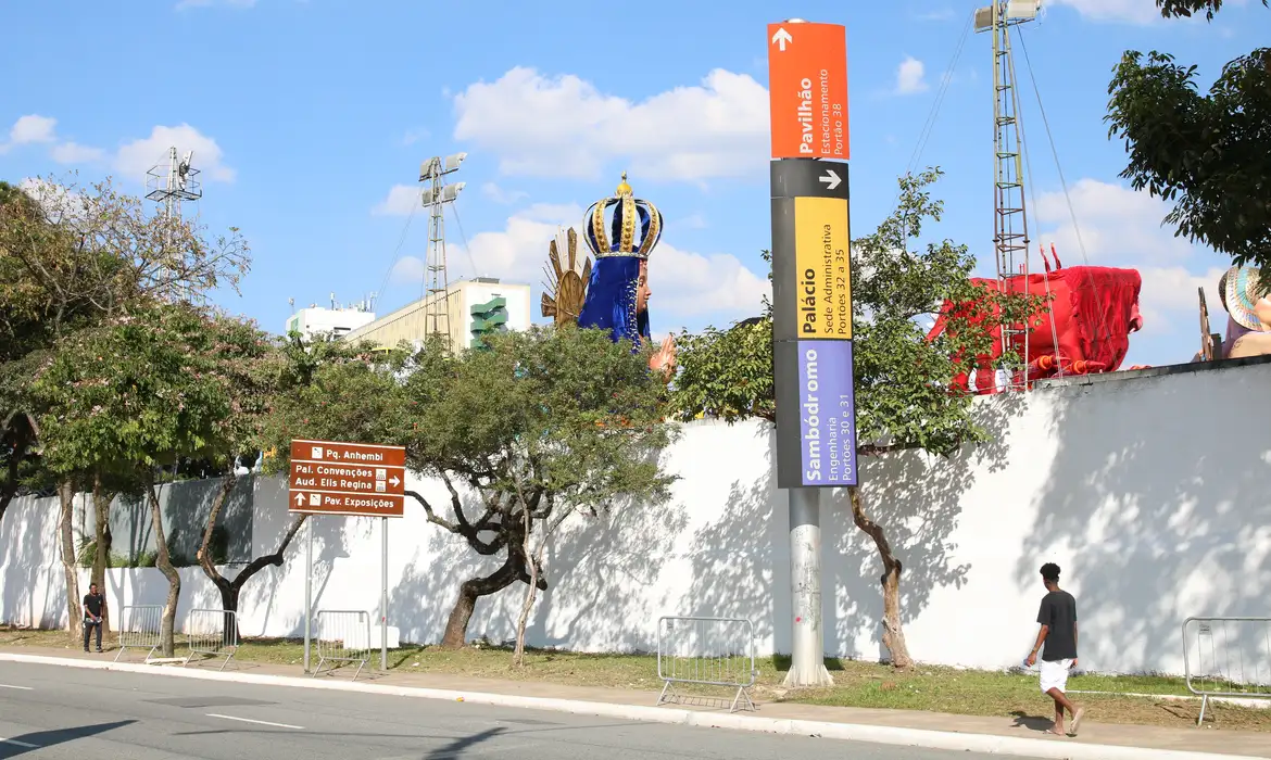 21.04.2022/Rovena Rosa/Agência Brasil Concentração dos carros alegóricos para o desfile das escolas de samba de São Paulo no Anhembi.