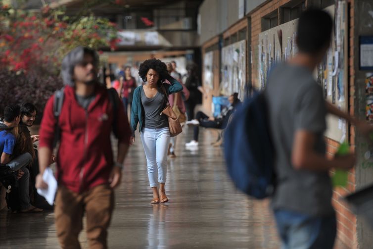 UnB foi a primeira universidade federal a adotar sistema de cotas raciais


UnB reserva vagas para negros desde o vestibular de 2004


Percentual de negros com diploma cresceu quase quatro vezes desde 2000, segundo IBGE