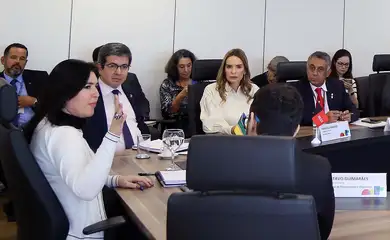 Brasília (DF) - A Ministra do Planejamento e Orçamento do Brasil, Simone Tebet (e), durante audiência com senador, Randolfe Rodrigues (REDE-AP) líder do Governo no Congresso e a senadora, Daniella Ribeiro (c), PSD/PB, no Ministério do Planejamento.
Foto: EDU ANDRADE/Ascom/MPO