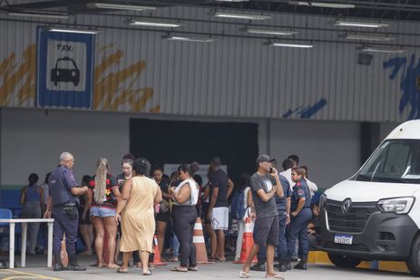 Tânia Rêgo/Agência Brasil Rio de Janeiro (RJ), 29/10/2025 - Familiares chegam ao Detran para se cadastrar para recinhecimento dos corpos  Após resgate de dezenas de corpos são trazidos por moradores para a Praça São Lucas, na Penha, zona norte do Rio de Janeiro. Operação Contençao.  Foto: Tânia Rêgo/Agência Brasil