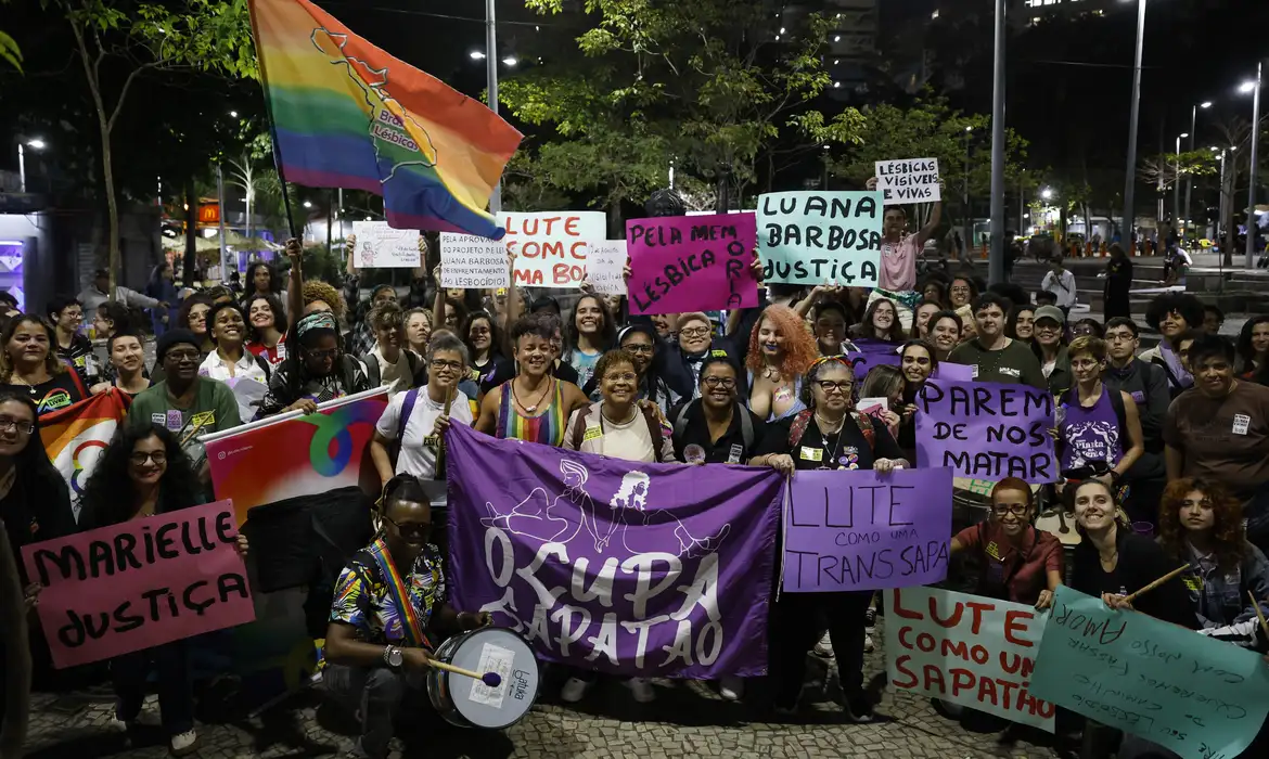 Fernando Frazão/Agência Brasil Rio de Janeiro (RJ), 19/08/2024 – Dia do Orgulho Lésbico reúne mulheres no centro da cidade em luta por direitos e contra o preconceito. Foto: Fernando Frazão/Agência Brasil