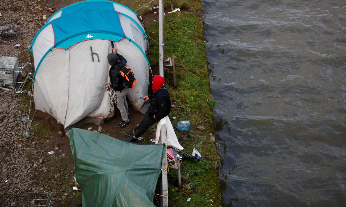 Makeshift migrant camp of Loon Beach in Dunkerque