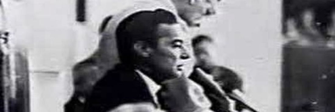 Na madrugada do dia 02 de abril de 1964 o então presidente do Senado, Auro de Moura Andrade, declara vaga a presidência da República