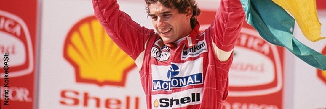 Senna comemora vitória em Interlagos