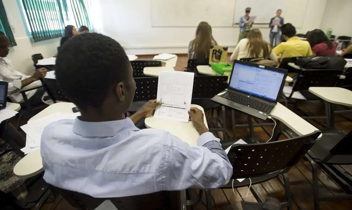 Chapecó (SC) - Estudantes haitianos durante aula do curso de letras na Universidade Federal da Fronteira Sul