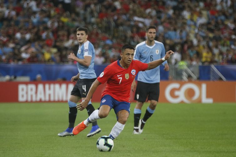 Chile e Uruguai disputam no Maracanã partida da terceira rodada da primeira fase da Copa América Brasil 2019.
