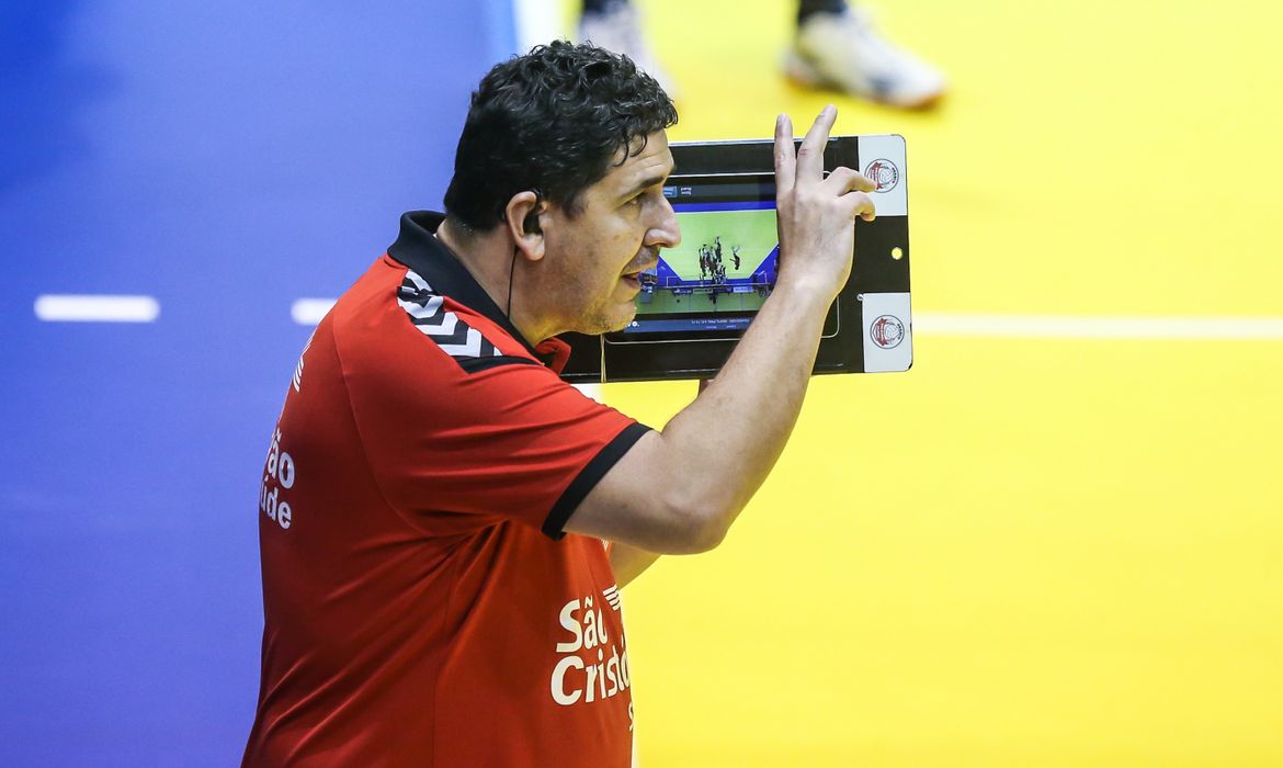 Técnico Luizomar de Moura é um dos  quatro membros da comissão técnica do Osasco que tesataram positivo para o Covid-19.