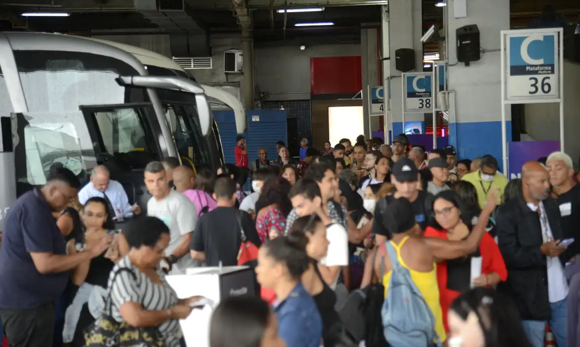 Rodoviária do Rio de Janeiro tem grande fluxo de passageiros para festa de final de ano