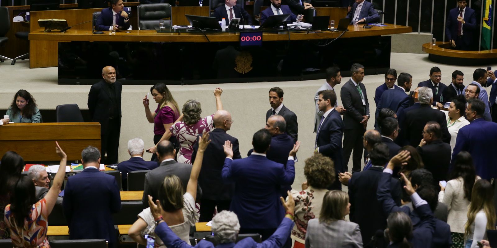 Câmara vota hoje isenção do Imposto de Renda para ganhos até R$ 5 mil