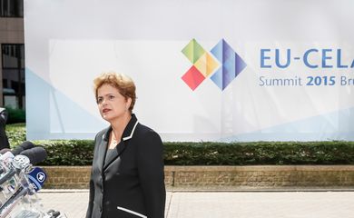 Presidenta Dilma Rousseff faz declaração a imprensa após retiro dos Chefes de Estado e de Governo da II Cúpula UE-CELAC (Roberto Stuckert Filho/Presidência da República)