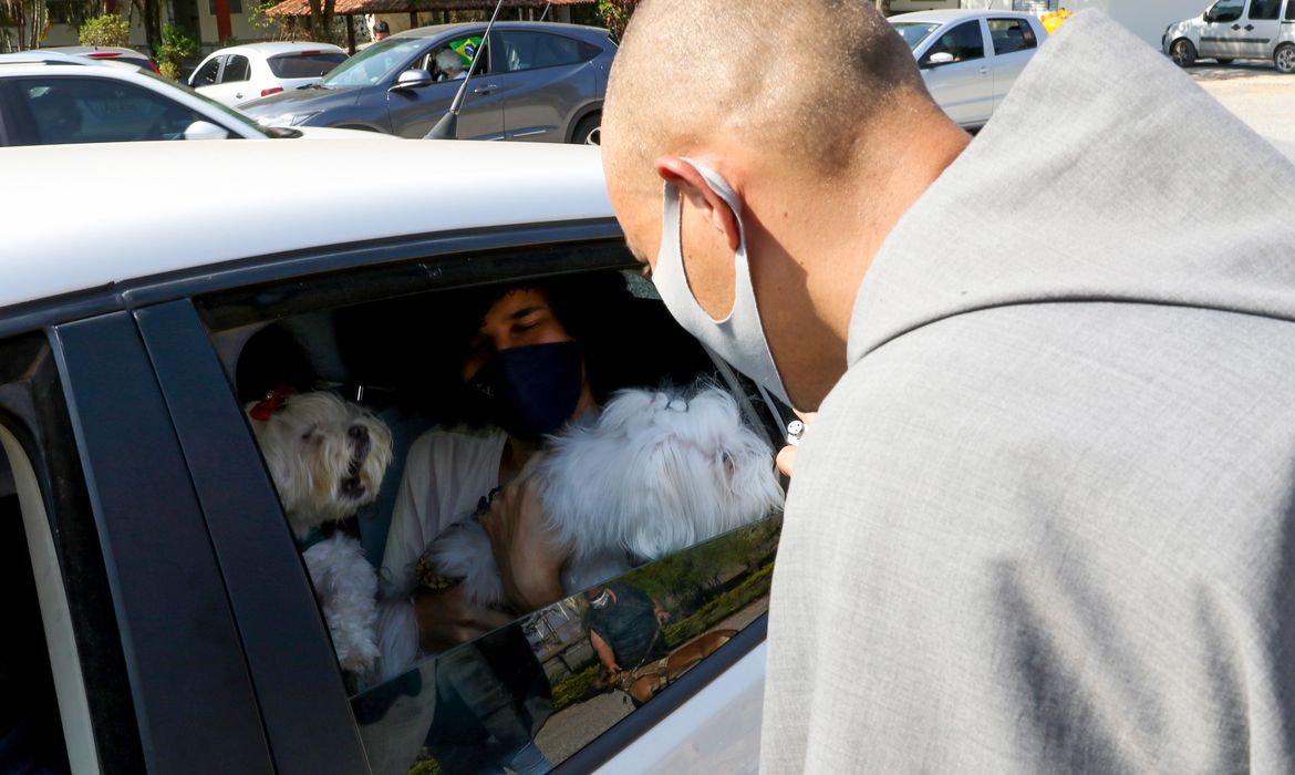 No Santuário de São Francisco, localizado na Asa Norte, muitos devotos levaram os animais de estimação para serem abençoados, na manhã desta segunda-feira (4/10)