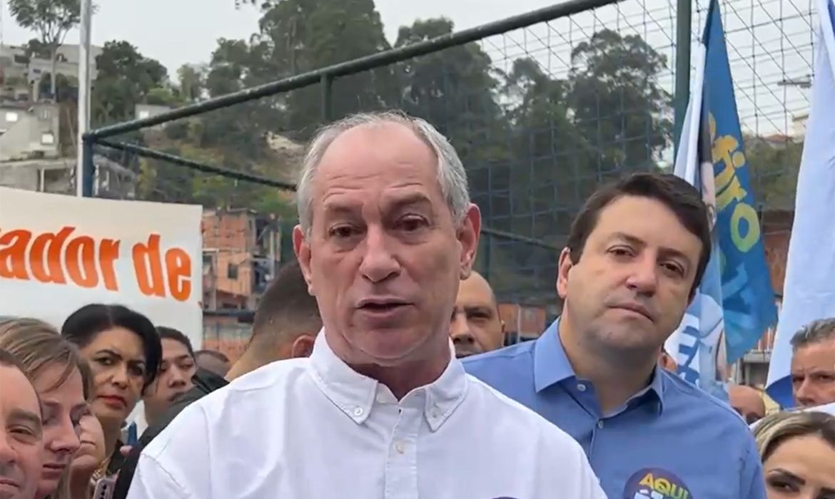 Na regi o metropolitana de SP Ciro fala de programa de renda