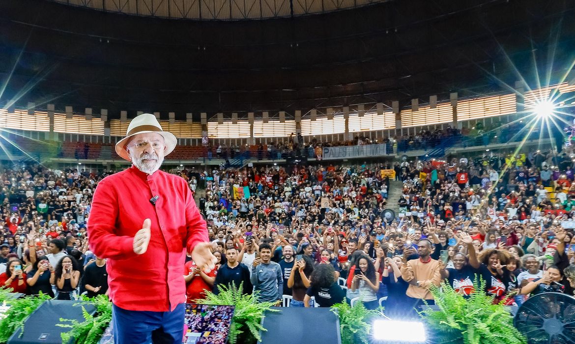 Presidente da República, Luiz Inácio Lula da Silva durante encontro com os alunos da Rede de Cursinhos Populares (CPOP).<br />
Ginásio Adib Moysés Dib - São Paulo-SP.<br />
<br />
Foto: Ricardo Stuckert/PR