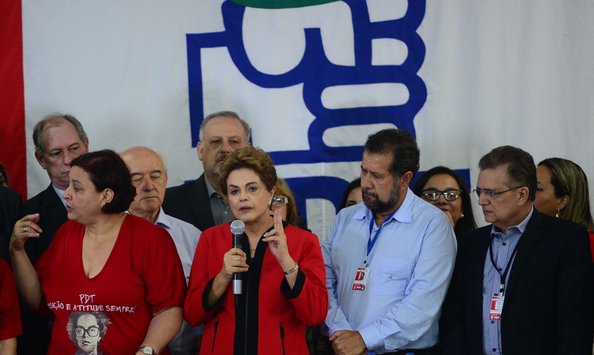 Presidenta Dilma participa de reunião do Diretório Nacional do PDT 