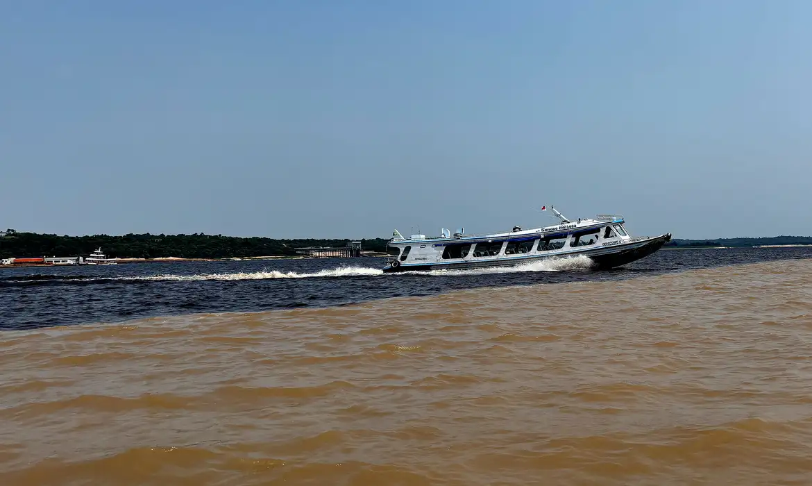 Seca afeta 22% da bacia amazônica apesar das cheias Seca afeta 22% da bacia amazônica apesar das cheias