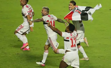 REUTERS/Carla Carniel/Direitos reservados Paulista Championship - Final - Sao Paulo v Palmeiras