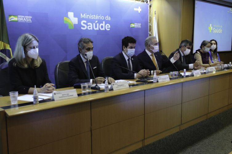 Os ministros da Saúde, Marcello Queiroga, e da Casa Civil, Ciro Nogueira, durante anúncio à imprensa, sobre a produção de vacinas no Brasil