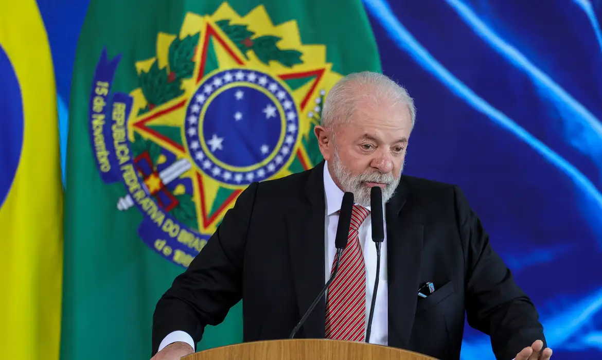 Brasília, (DF) 30/04/2025 - Presidente Luiz Inácio Lula da Silva, participa da cerimonia do novo programa para acelerar o atendimento e aproximar a população dos médicos especialistas no sistema único de saúde (SUS).
Foto: Fabio Rodrigues-Pozzebom/ Agência Brasil