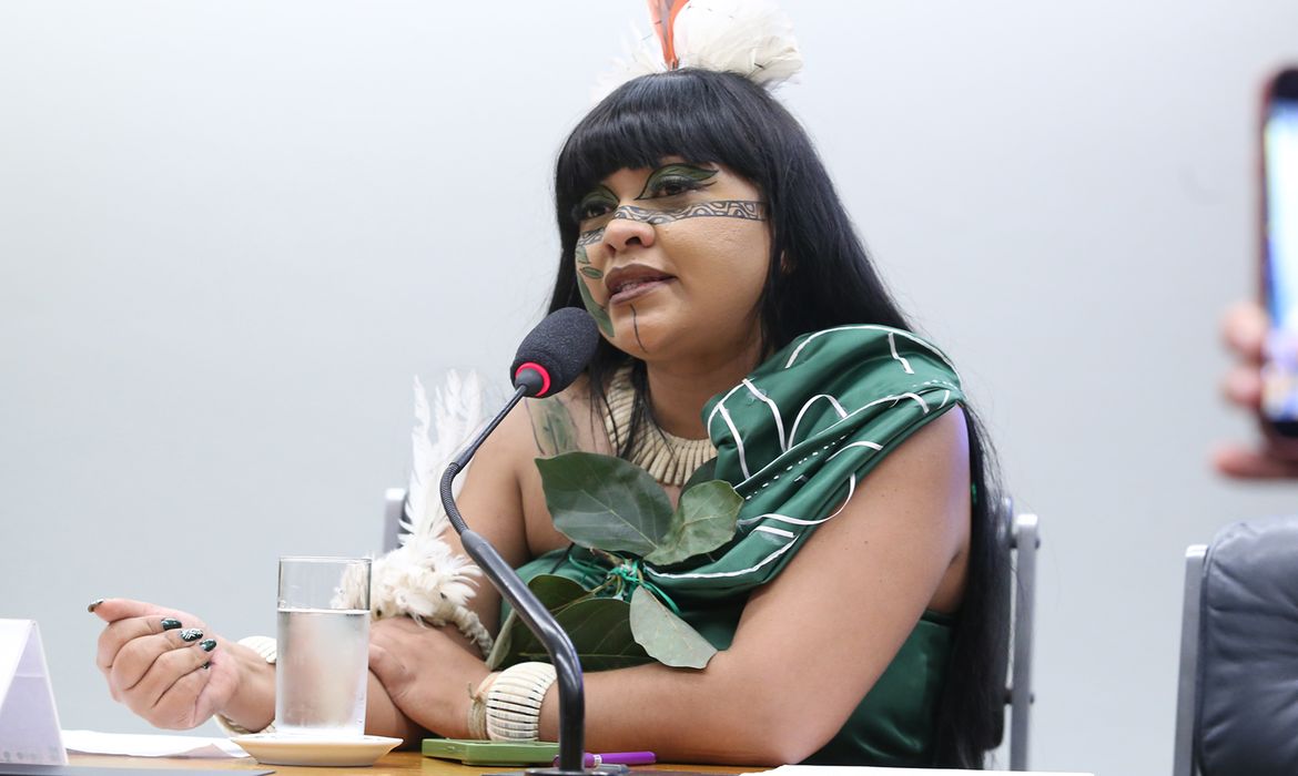 ATL: Clia Xakriab denuncia violncia policial contra indgenas 