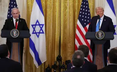 U.S. President Donald Trump and Israeli Prime Minister Benjamin Netanyahu hold a joint press conference in the East Room at the White House in Washington, U.S., February 4, 2025. Reuters/Leah Millis/Proibida reprodução     TPX IMAGES OF THE DAY