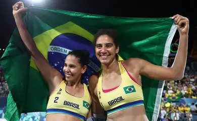 2024.08.09 - Jogos Olímpicos Paris 2024 -  Vôlei de praia feminino - A dupla brasileira Duda e Ana Patricia e vencem as canadenses Melissa e Brandie e conquistam a medalha de ouro. Foto: Luiza Moraes/COB.