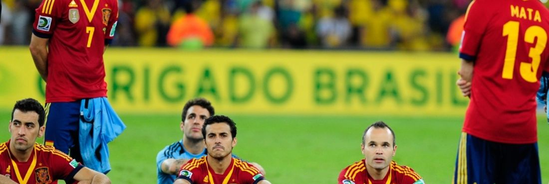Brasil vence Espanha e conquista Copa das Confederações. Na foto:jogadores da seleção espanhola, após a derrota.