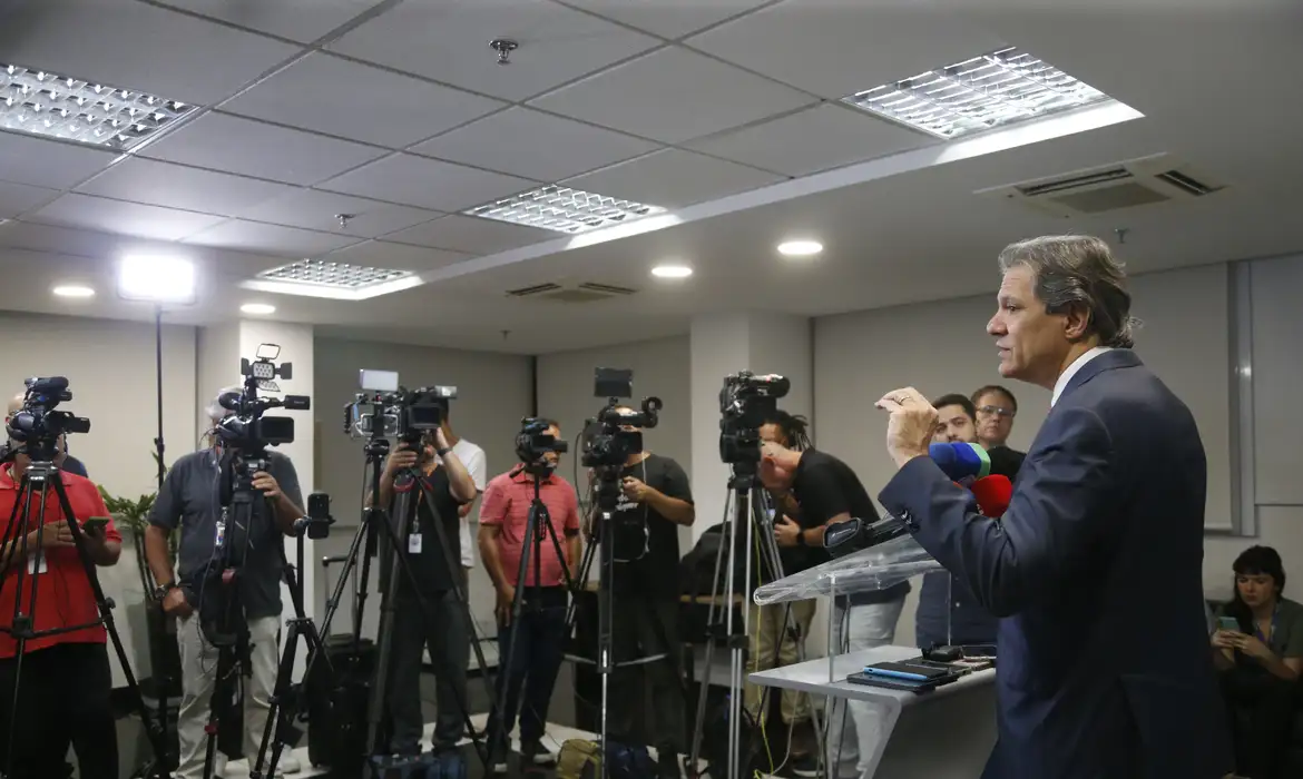 São Paulo (SP) 30/04/2024 - Ministro Fernando Haddad durante entrevista a imprensa.
Foto: Paulo Pinto/Agência Brasil