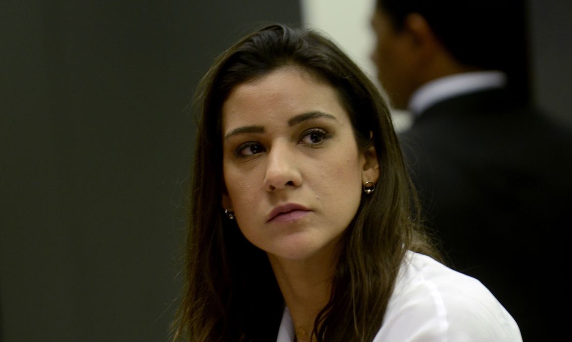 A nadadora olímpica Joanna Maranhão participa de audiência pública na Câmara dos Deputados sobre o abuso sexual infantil nas categorias de base.