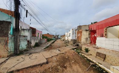 Iminente colapso de uma mina de exploração de sal-gema da Braskem, provoca afundamento do solo que já condenou milhares de casas em bairros de Maceió. Foto: UFAL