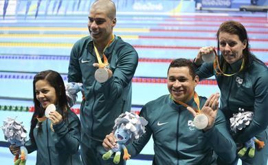 Brasil ganha prata no 4x50 livre na natação