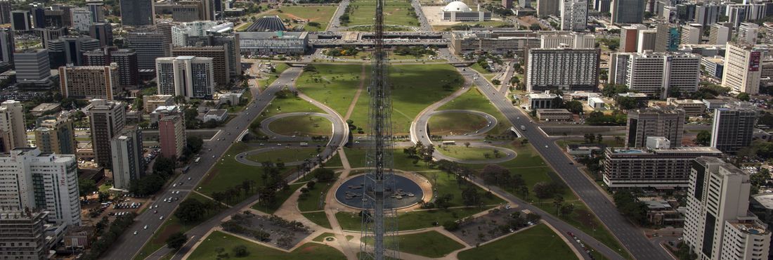 Vista aérea de Brasília. Ao centro, a Torre de TV.