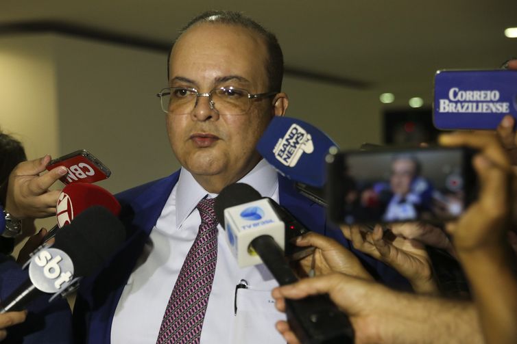 O governador eleito do Distrito Federal, Ibaneis Rocha (MDB), fala à imprensa após encontro com o presidente Michel Temer, no Palácio do Planalto.