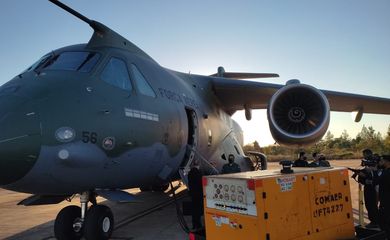 O avião de transporte KC-390 Millennium, da Força Aérea Brasileira (FAB), decola levando ajuda humanitária para Porto Príncipe, capital do Haiti.