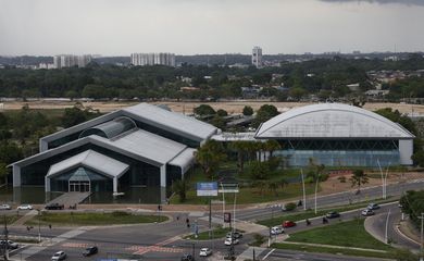 Belém (PA) 15/12/2024 – Vista do centro de convenções Hangar e o Parque da Cidade de Belém ao fundo, pontos em obras para receber a COP 30. Foto: Fernando Frazão/Agência Brasil