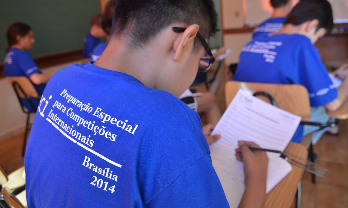 Brasília - Alunos de escolas públicas participam de preparação especial para competições internacionais