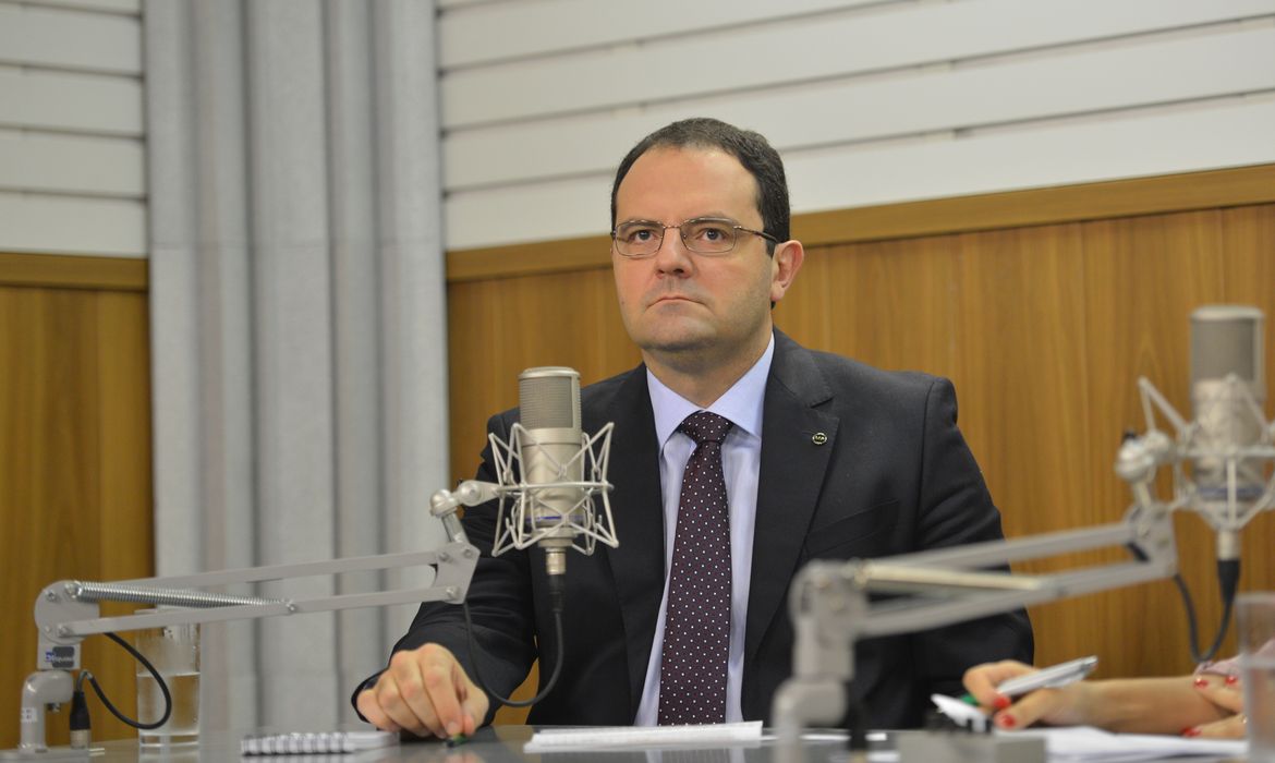 O ministro do Planejamento, Nelson Barbosa, que fala sobre a segunda etapa do Programa de Investimento em Logística, em entrevista ao programa Bom Dia, Ministro (José Cruz/Agência Brasil)