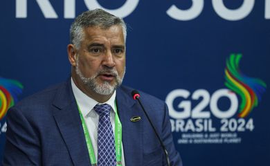 Rio de Janeiro (RJ), 19/11/2024 – O ministro da Secretaria de Comunicação Social da Presidência (Secom), Paulo Pimenta, durante assinatura de memorando de entendimento de combate às fake News, no G20, no Rio de Janeiro. Foto: Tomaz Silva/Agência Brasil