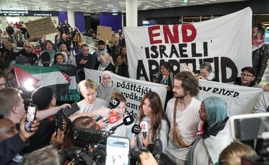 HELSINKI, FINLAND - OCTOBER 7: Finnish members of the Global Sumud Flotilla, who had sailed towards Gaza in recent weeks and were arrested by Israeli authorities in international waters, arrives at Helsinki Airport in Helsinki, Finland on October 7, 2025. Alessandro Rampazzo / AnadoluNo Use USA No use UK No use Canada No use France No use Japan No use Italy No use Australia No use Spain No use Belgium No use Korea No use South Africa No use Hong Kong No use New Zealand No use Turkey
