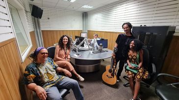 Integrantes da banda Deus Preto