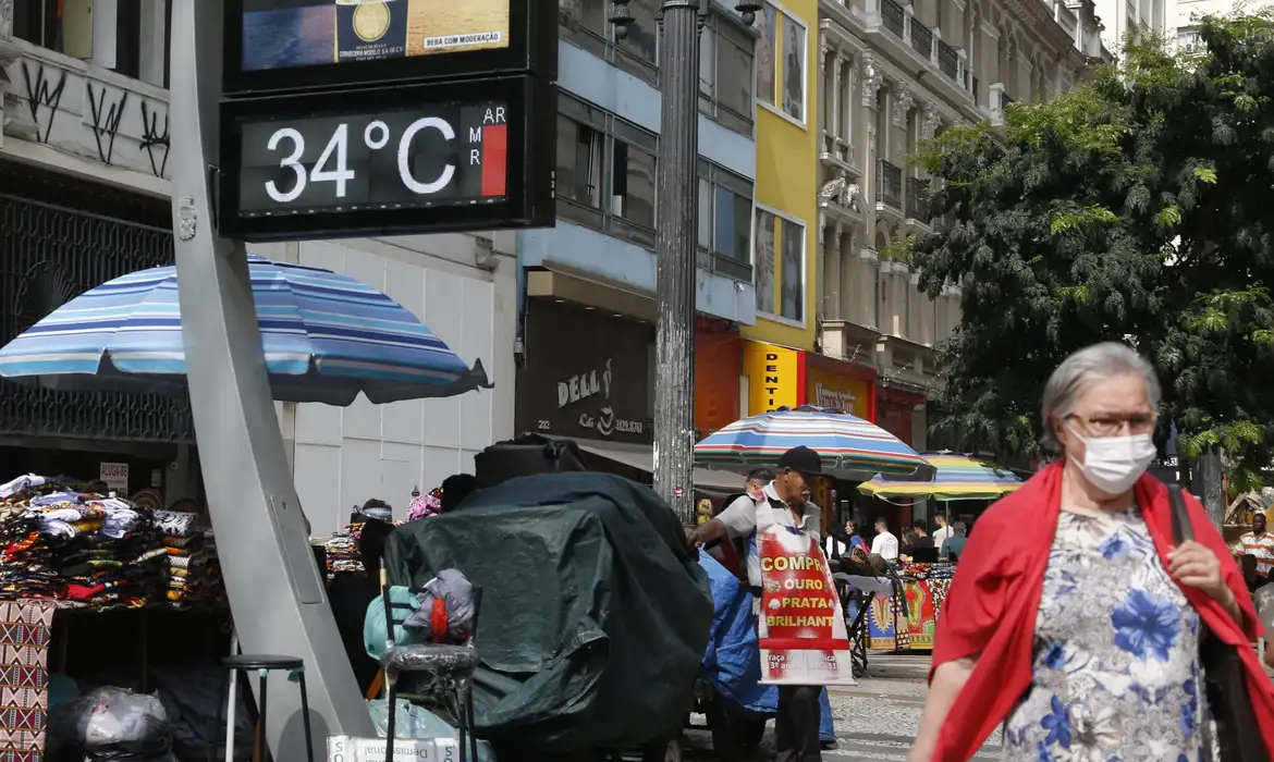 São Paulo (SP) 10/09/2024 Cidade de São Paulo pelo segundo dia consecutivo tem alta temperatura e qualidade do ar ruim.

Foto: Paulo Pinto/Agencia Brasil