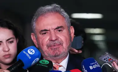 Relator do Orçamento 2025 projeta superávit primário de R$ 15 bilhões