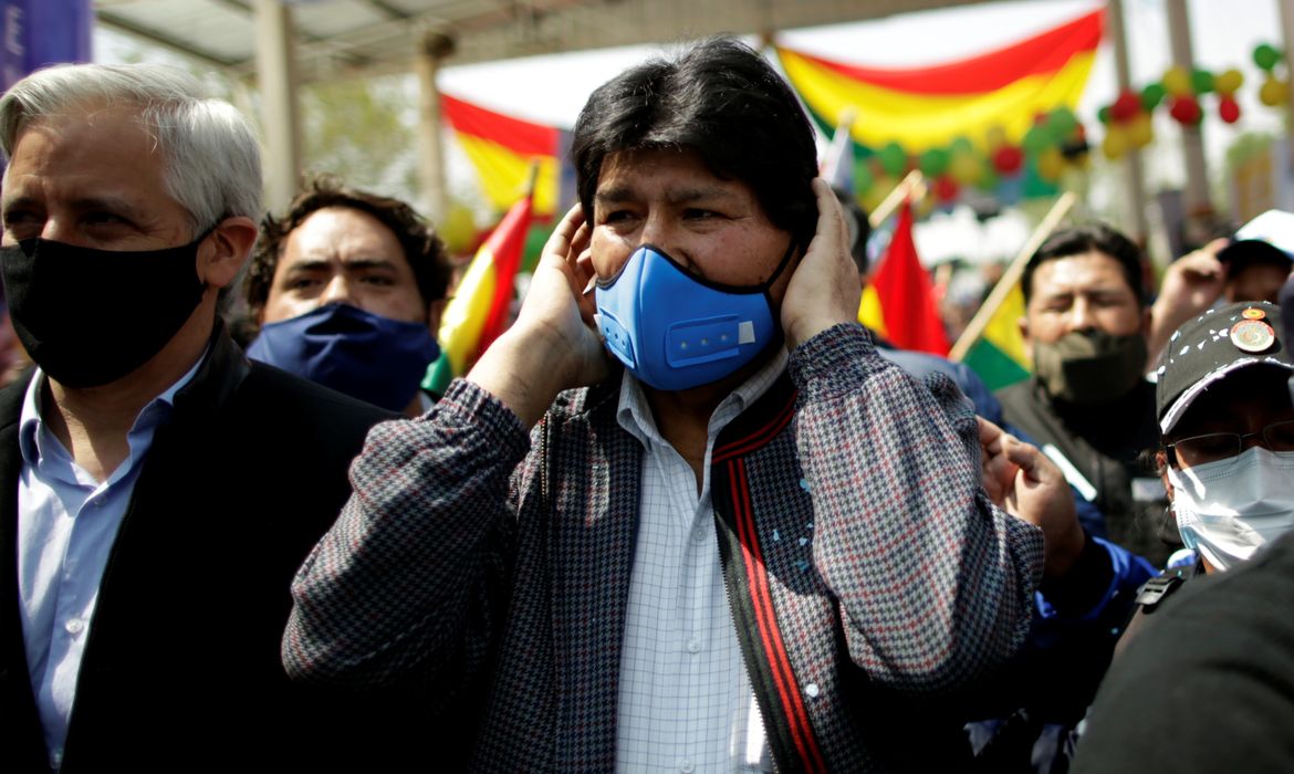 O ex-presidente Morales retorna à Bolívia após exílio na Argentina